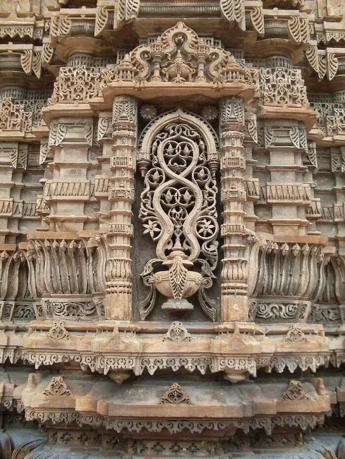 Intricate Ancient Masterpieces That You Can Only Appreciate When You Zoom In (30 Pics)
