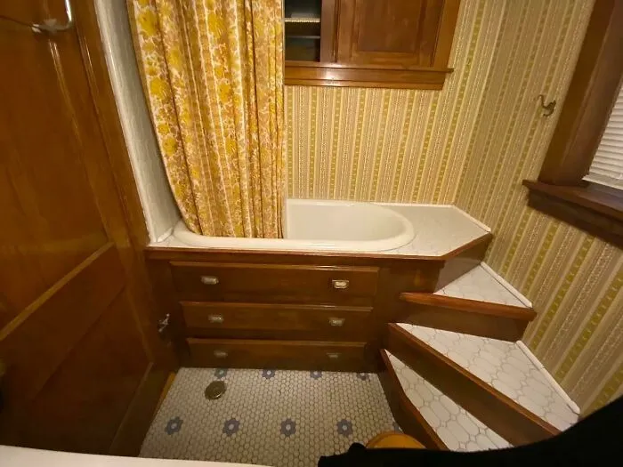 A Lovely Chicago Apartment Bathroom