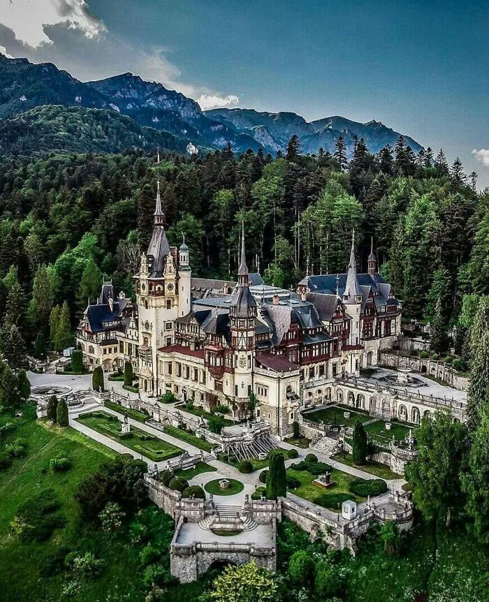 Peleș Castle - Carpathian Mountains - Sinaia, Romania