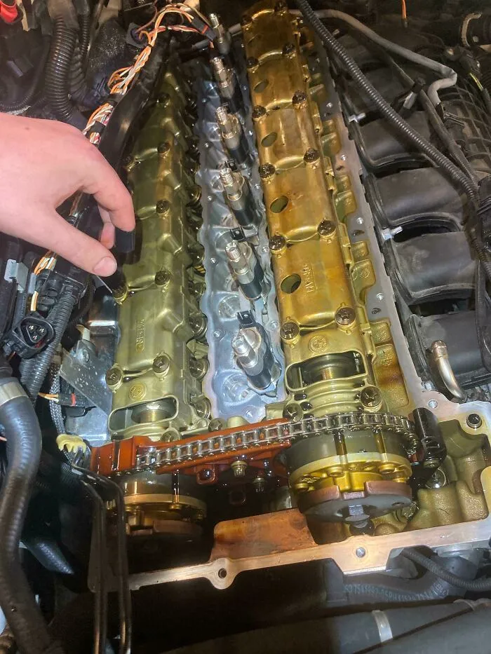 Esto es lo que ocurre cuando cambias el aceite religiosamente. BMW 335i 289 mil kilómetros. Hermoso