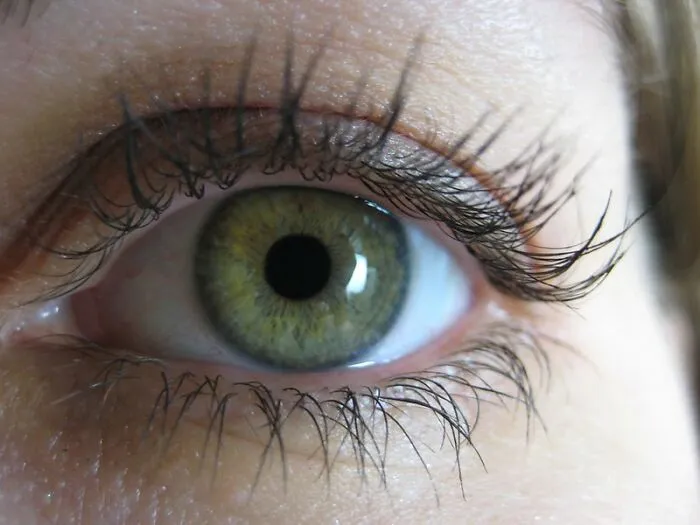 Make Eye Contact With People In Sketchy Places