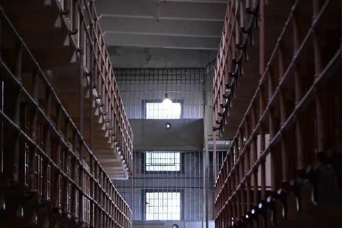 Woman's Dad Leaves Family And Dies In Jail