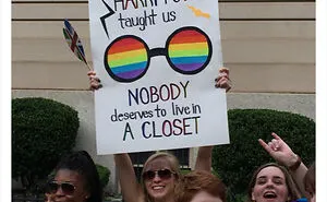 50 Chuckle-Inducing Pride Signs From Pride Parade