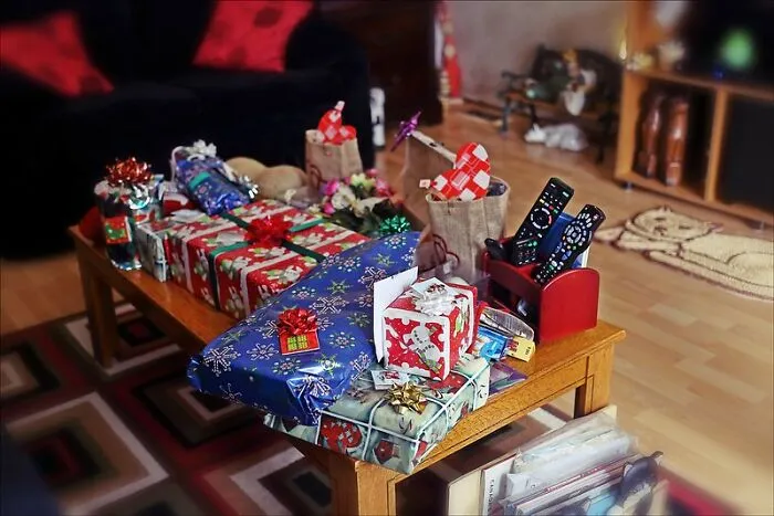 Exchanging Christmas Gifts But Leaving The Host Without Anything