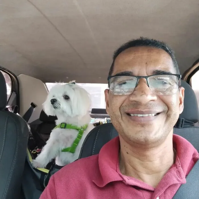 40 Selfies que este hombre se hizo con los pasajeros de su "taxi de mascotas"