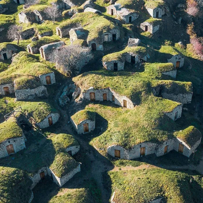 Basilicata: Pietragalla Is The Town Of The Fantastic “Palmenti”, In The Local Dialect Called “Rutte”, Cave-Cellars Dug Into The Rock Still Used Today For The Conservation Of Wine