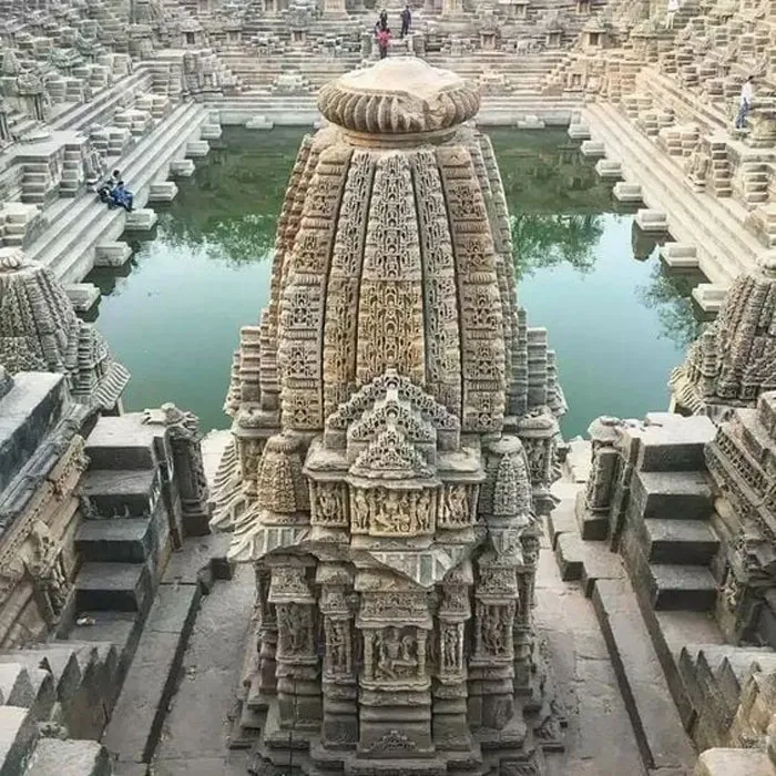 Templo del Sol en Modhera, India, construido en 1026
