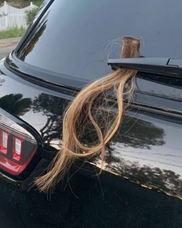 47 Trágicos accidentes al cortarse el pelo (nuevas fotos)