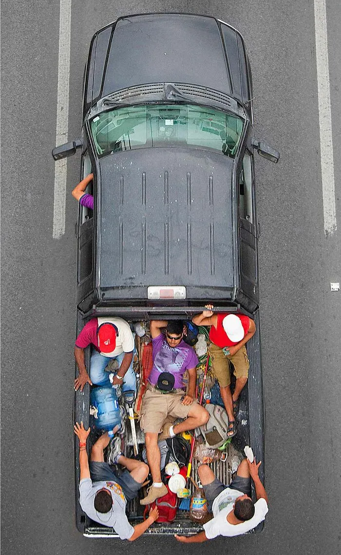 Este fotógrafo toma imágenes aéreas de los trabajadores que se desplazan diariamente por México en su serie "Carpoolers" (30 Fotos)