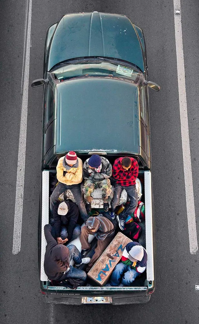 Este fotógrafo toma imágenes aéreas de los trabajadores que se desplazan diariamente por México en su serie "Carpoolers" (30 Fotos)