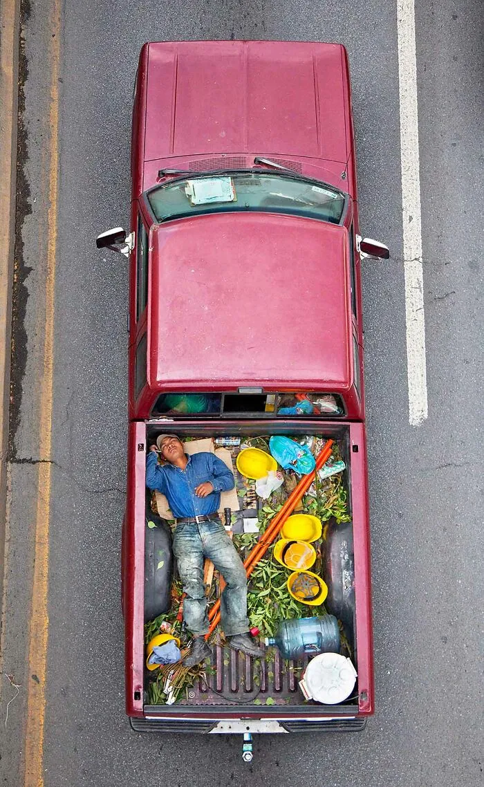 Este fotógrafo toma imágenes aéreas de los trabajadores que se desplazan diariamente por México en su serie "Carpoolers" (30 Fotos)
