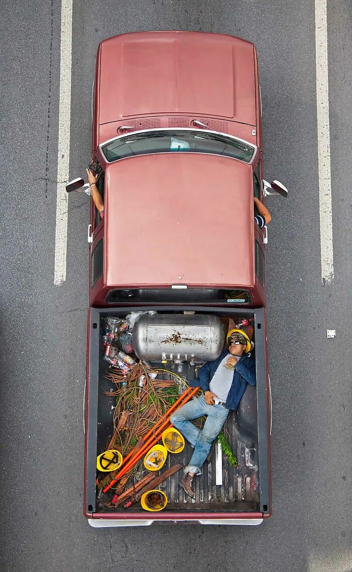 Este fotógrafo toma imágenes aéreas de los trabajadores que se desplazan diariamente por México en su serie "Carpoolers" (30 Fotos)