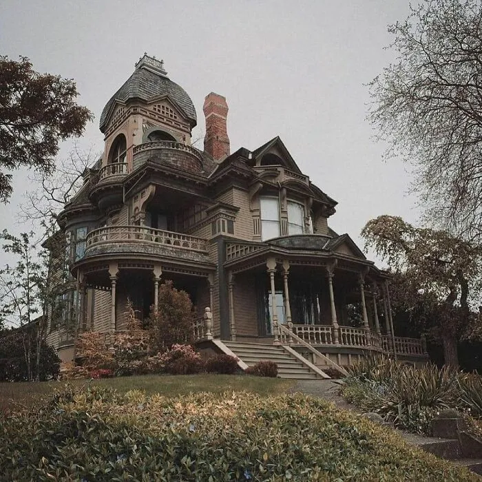 This Instagram Page With 494K Followers Collects 'Historical Homes Of America', Here Are 40 Of The Prettiest Ones