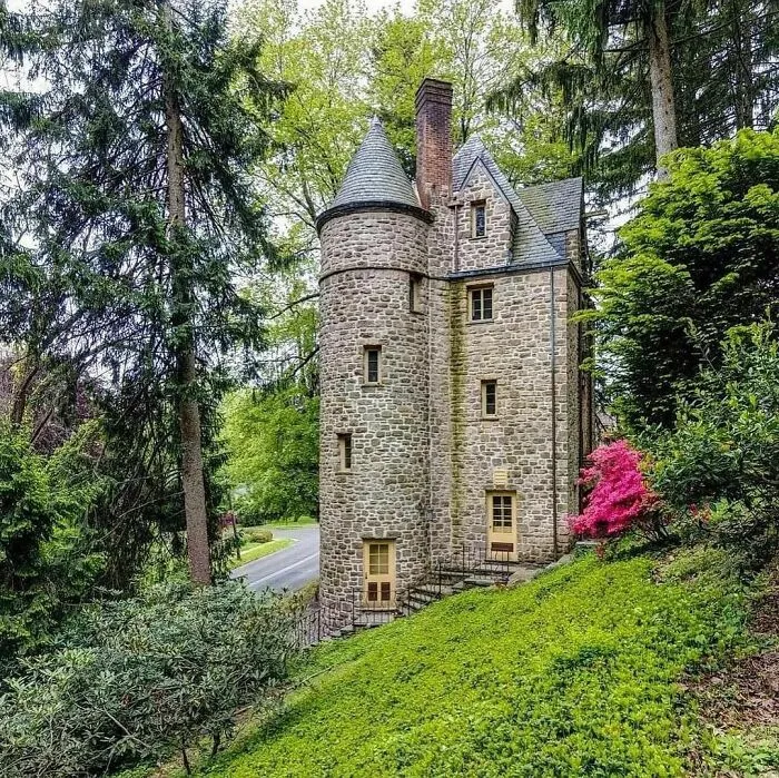 This Instagram Page With 494K Followers Collects 'Historical Homes Of America', Here Are 40 Of The Prettiest Ones