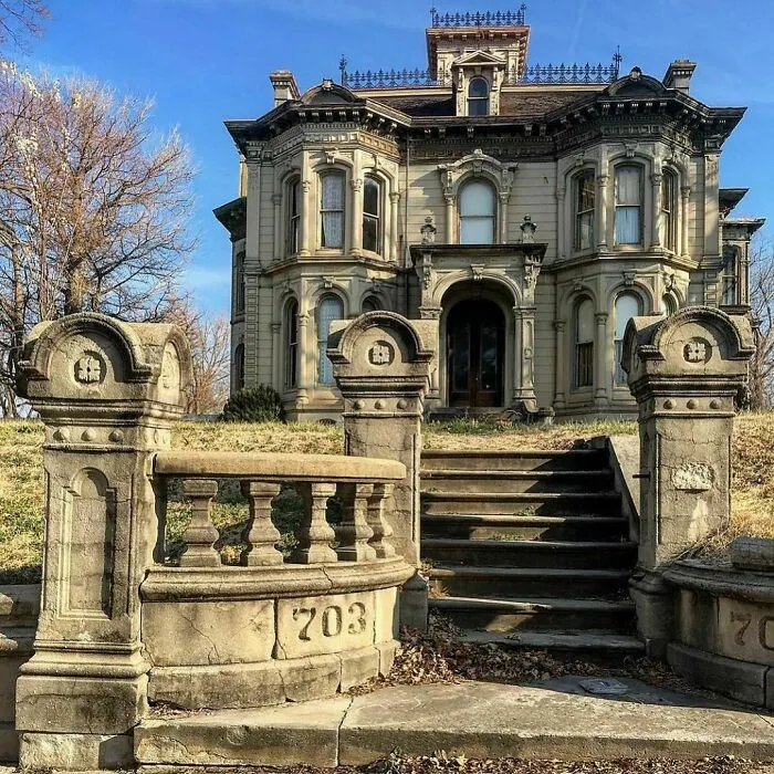 This Instagram Page With 494K Followers Collects 'Historical Homes Of America', Here Are 40 Of The Prettiest Ones