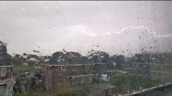 Lightning In The Storm