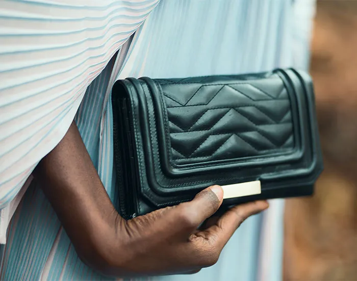 29 Changes In Clothing Fashion That Made Stealing Easier Or Harder, As Shared By Former Pickpockets And Magicians Online