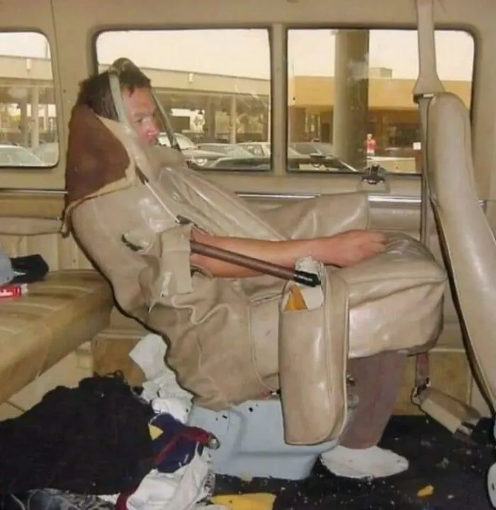 35 Funny “Images With A Lot Of Stuff Going On” That Get Weirder The Longer You Look At Them