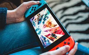 "An Entitled Mother Insists That I 'Share' My Nintendo Switch With Her Child On My Flight"