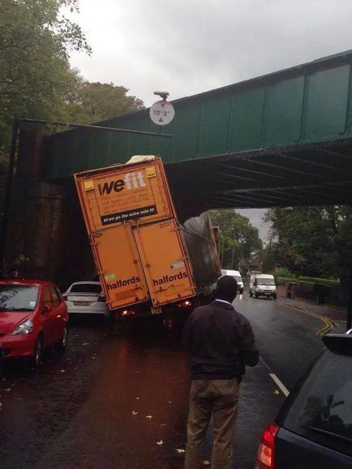 Facebook Page Shares 50 Pictures Who Are Winning The Funny Sign Game