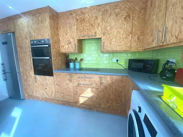 Armarios de tableros de madera conglomerada, o "cuando alguien decide que el interior debe ser el exterior"