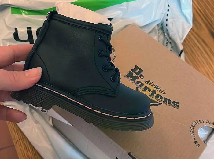 Me pedí unas botas nuevas, talla 4 y llegaron estas