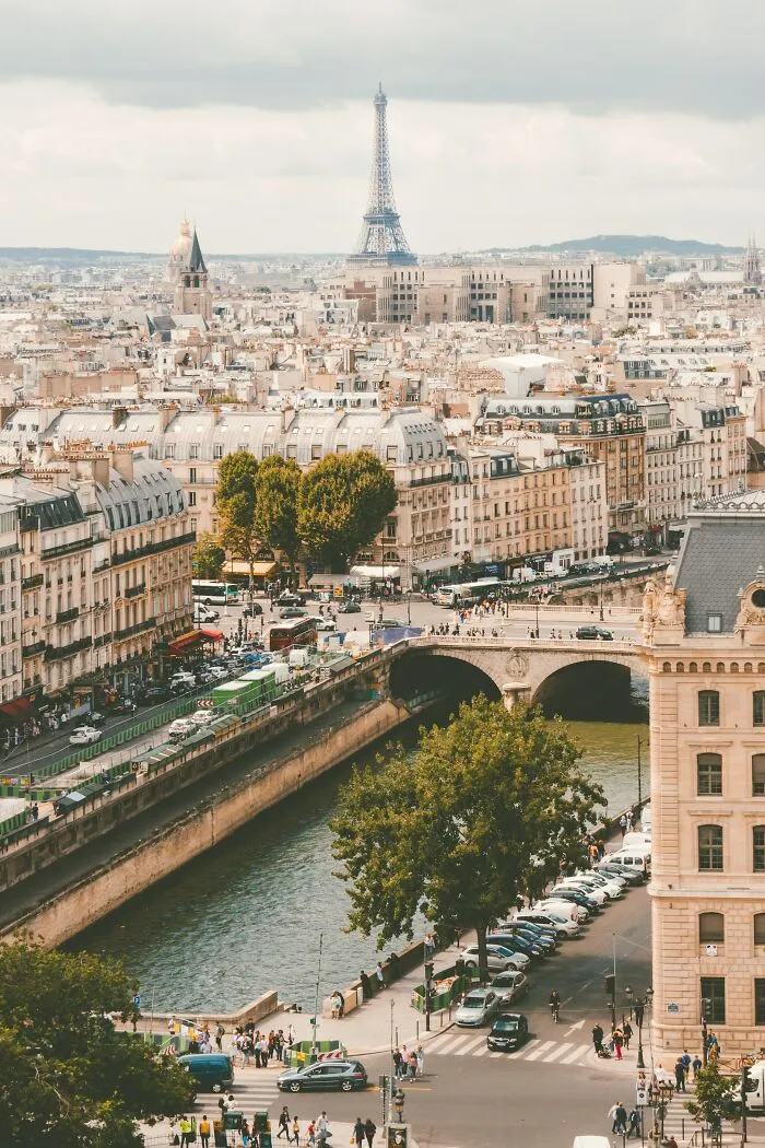 30 People Warn Tourists About Common Scams In Their Countries
