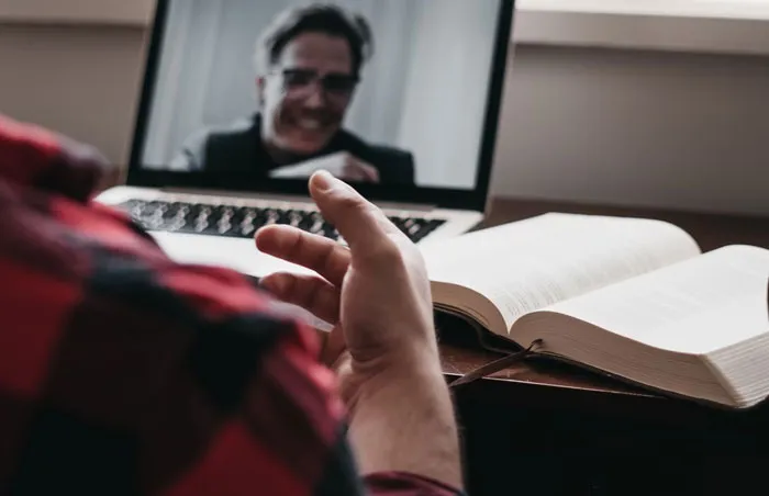 25 Compañeros de trabajo tan incompetentes como inolvidables por los errores tontísimos que cometían