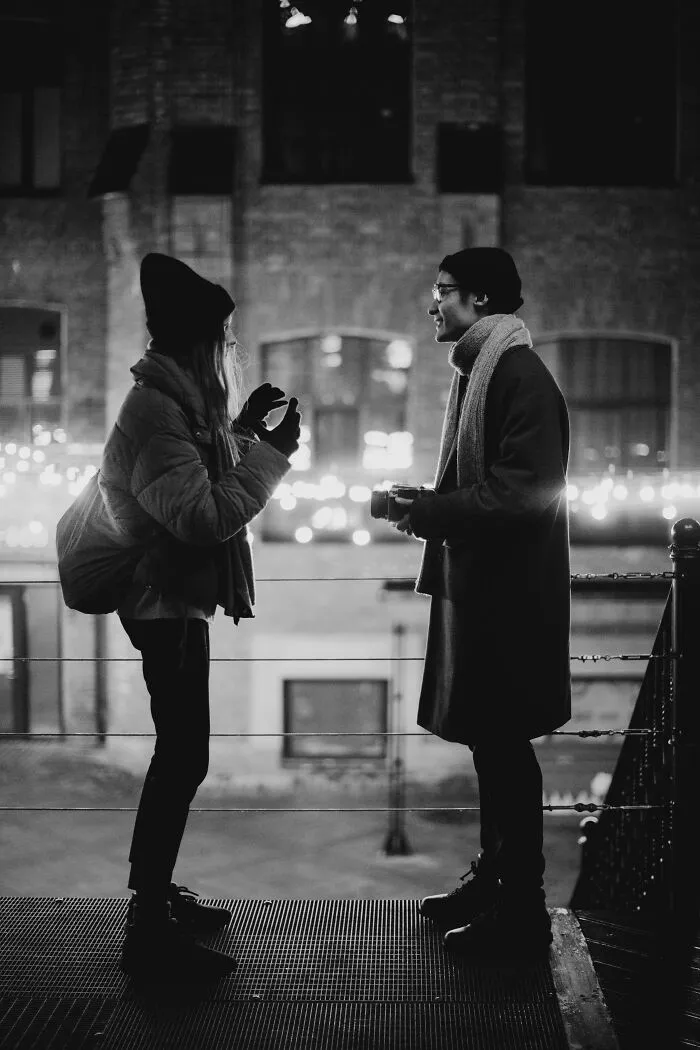 20 Momentos de hombres asustando a mujeres sin darse cuenta siquiera