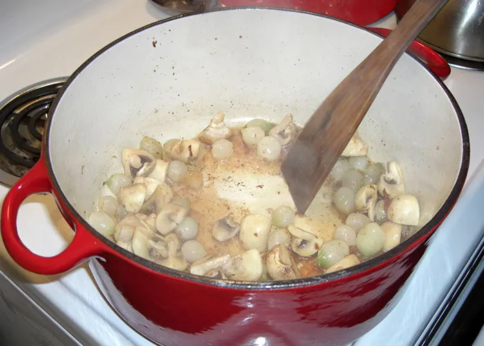 30 Common Cooking Mistakes That Amateurs Make That Annoy These Chefs
