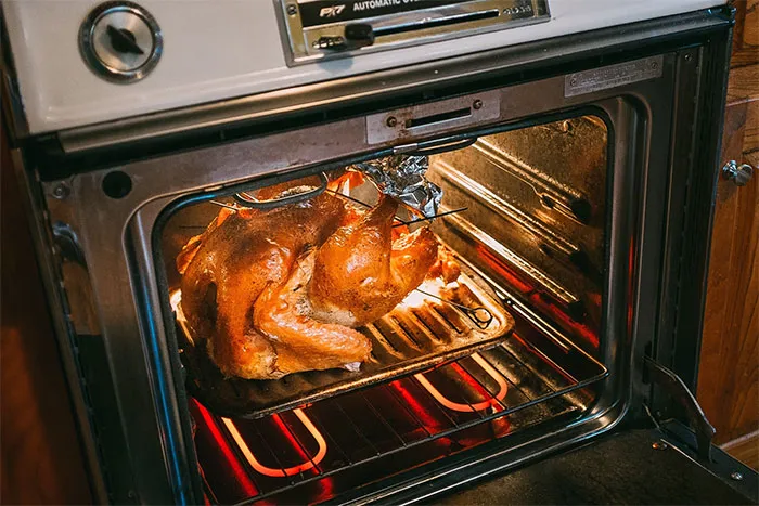 35 Stories Of The Worst Things Guests Have Done, As Told By Users Of This Online Community