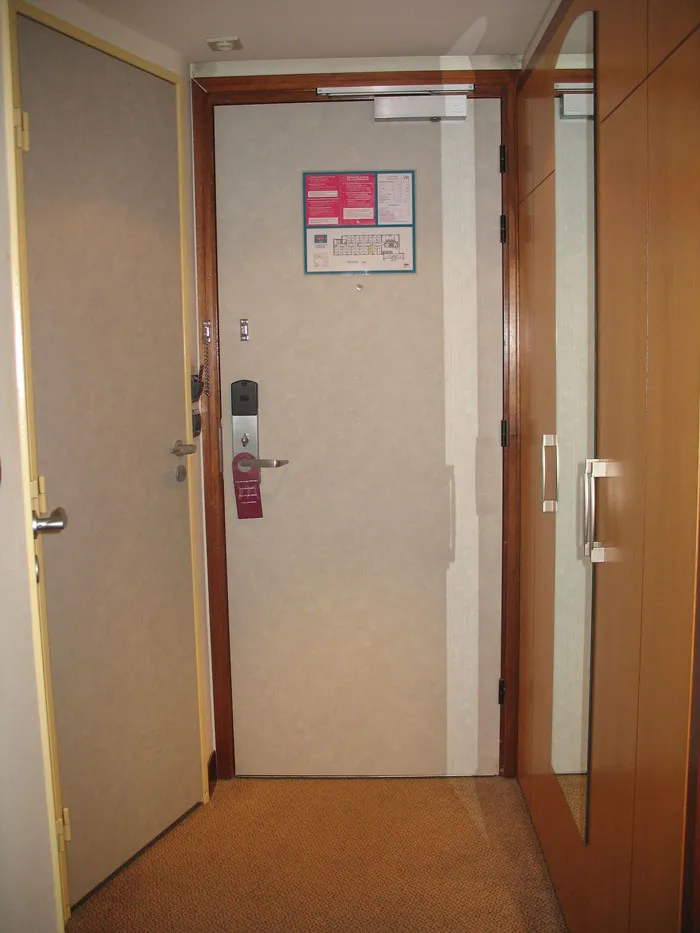 20 Empleados de hoteles muestran las señales de alerta que debemos tener en cuenta durante nuestra próxima estadía