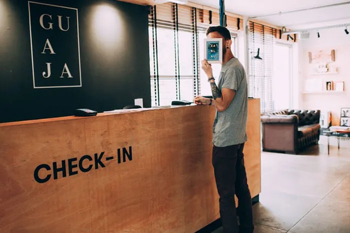 50 Hotel Workers Share The Red Flags To Look Out For During Your Next Stay