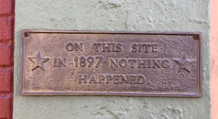 50 Of The Best Pics From This Facebook Group Dedicated To Weird And Absurd Signs Spotted Around The World