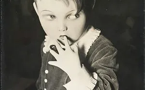 This Online Page Showcases How Weird Our Ancestors Were, Posts 30 Pics As Proof