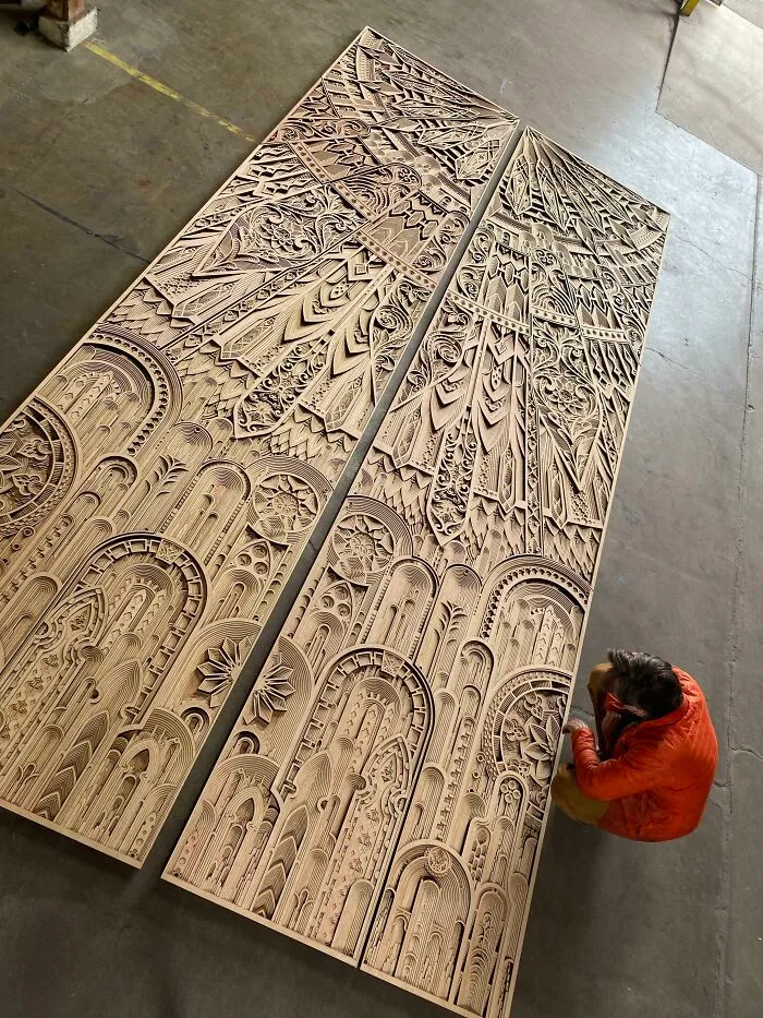 Puerta de 6 metros de altura por Gabriel Schama