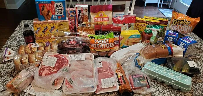 140,33 dólares en alimentos para 5 cenas, más de 7 desayunos y aperitivos para una familia de 4 personas en Georgia, EE.UU.