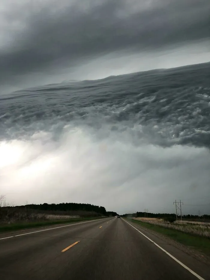 Incredible Cloud Formation That Appeared To Look Like An Ocean In The Sky