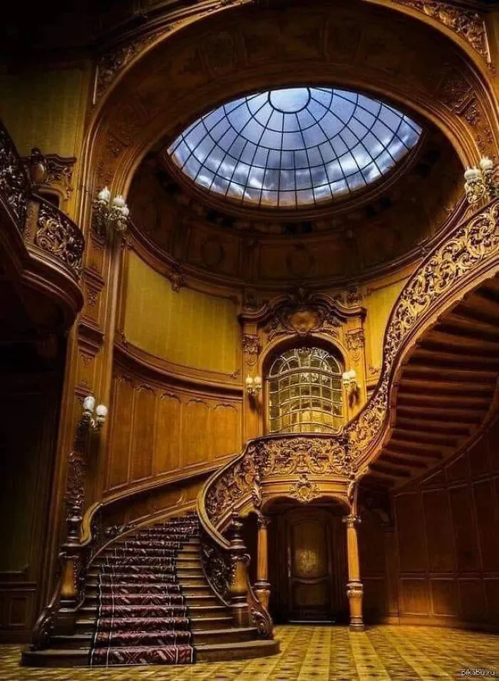 Ucrania - Lviv, escalera en la casa de los científicos