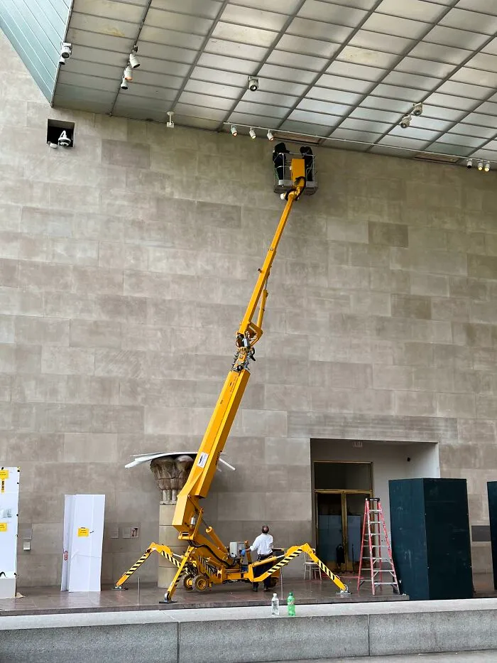 The Spider, An Aerial Lift For Getting Into Tight Spots