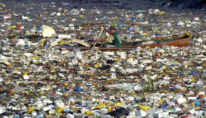 En canoa a través de aguas abiertas