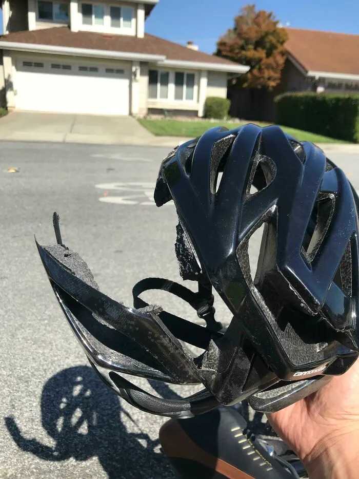 Usen sus cascos. Éste tal vez me haya salvado la vida