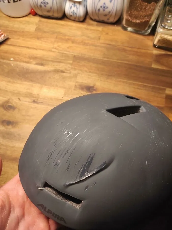 Recordatorio para llevar siempre el casco