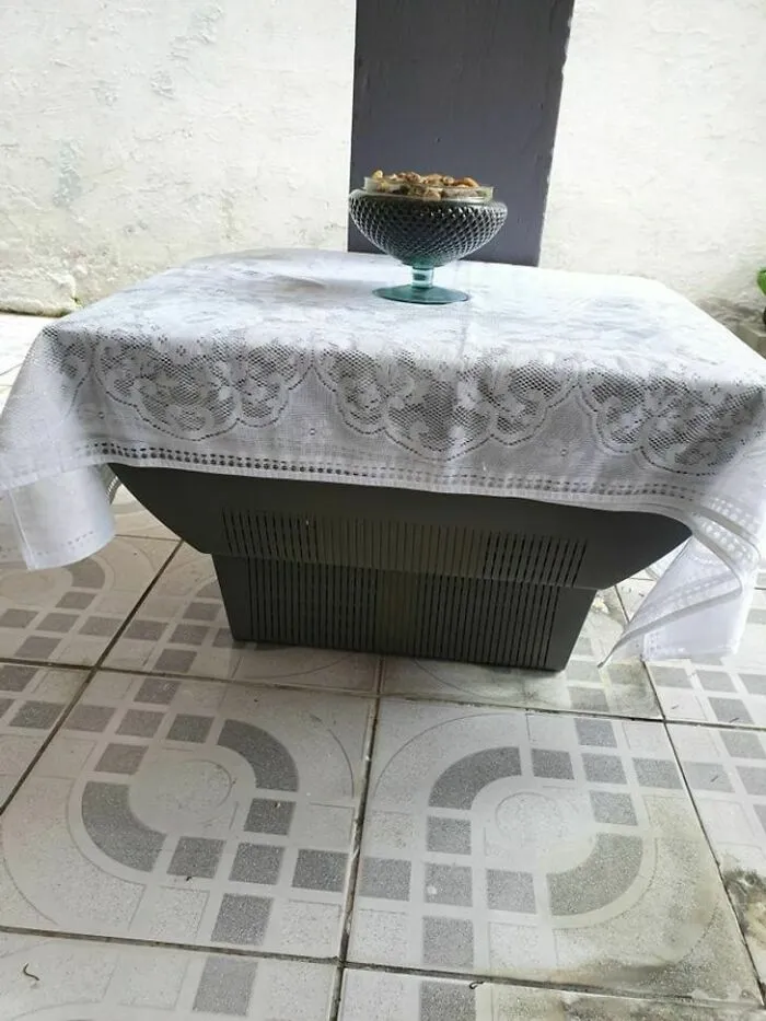 Muere un televisor de tubo, nace una mesa