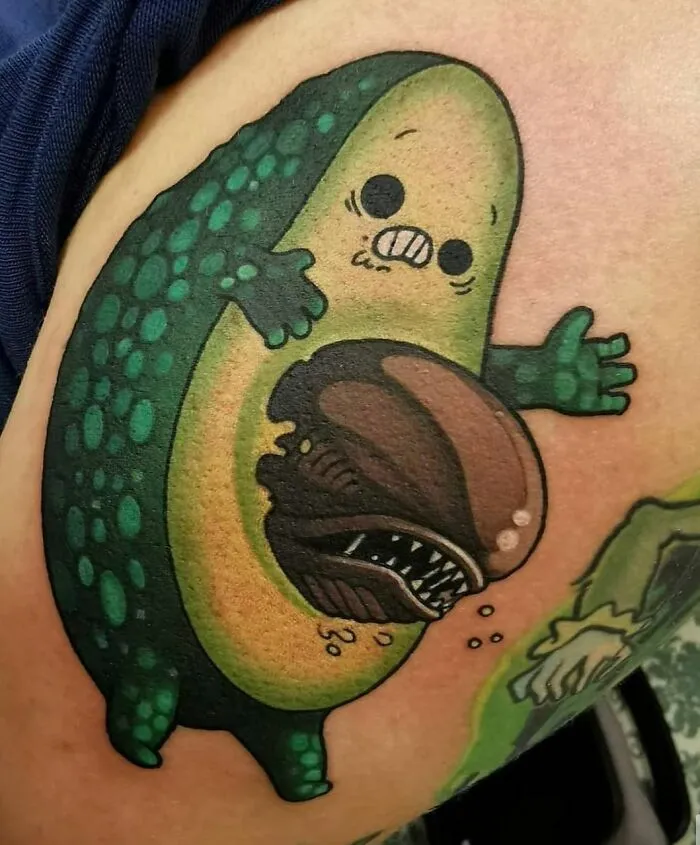 45 Personas que decidieron hacerse tatuajes de locura, compartidos en esta cuenta de Instagram