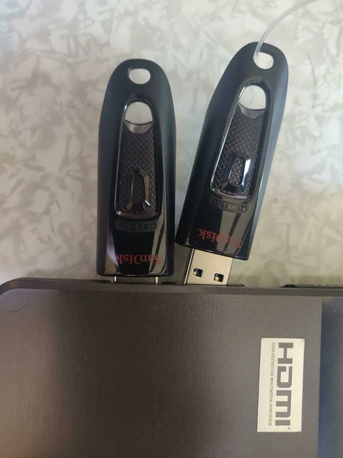It's 2022 And I Hate Sandisk For Still Using A Design Like This