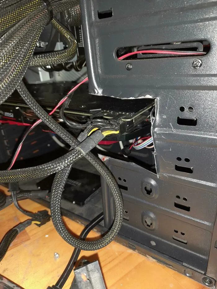 Alguien me ofreció un Msi Gtx 1080ti barato. Me alegro de que mi caja era lo suficientemente grande