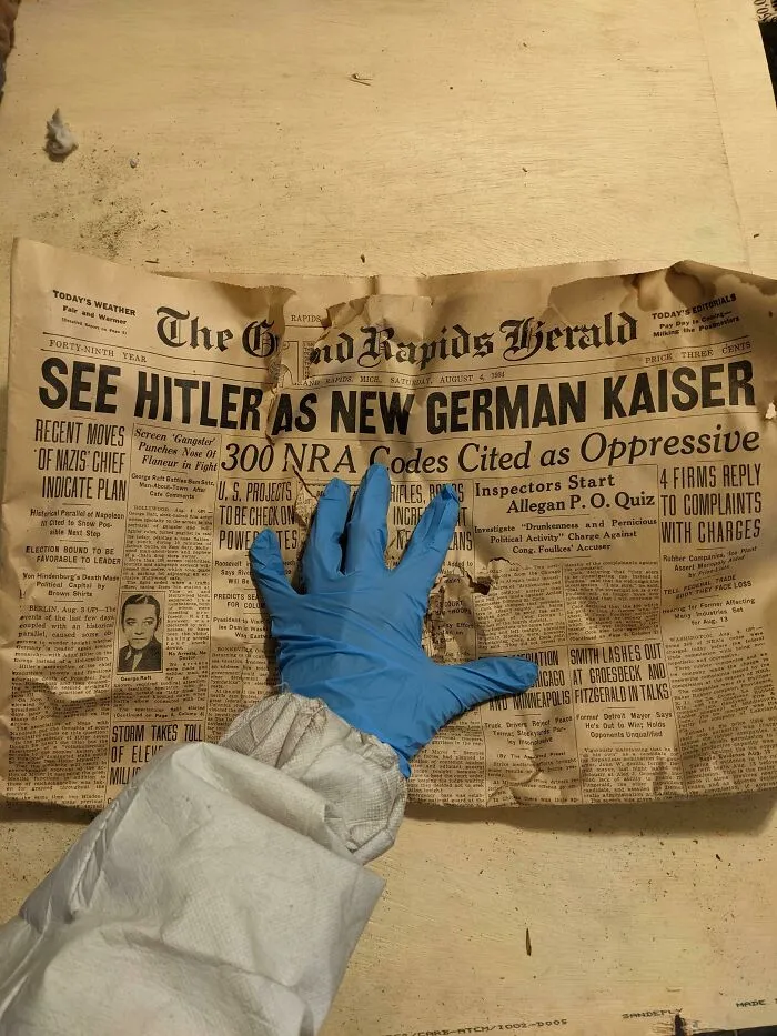 Encontré un periódico antiguo utilizado como aislante en la pared de una casa de 130 años