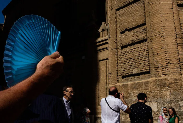30 Candid Pictures I Captured In The Streets Of Various Cities
