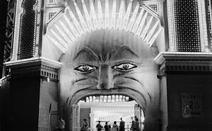 This Online Page Showcases How Weird Our Ancestors Were, Posts 30 Pics As Proof